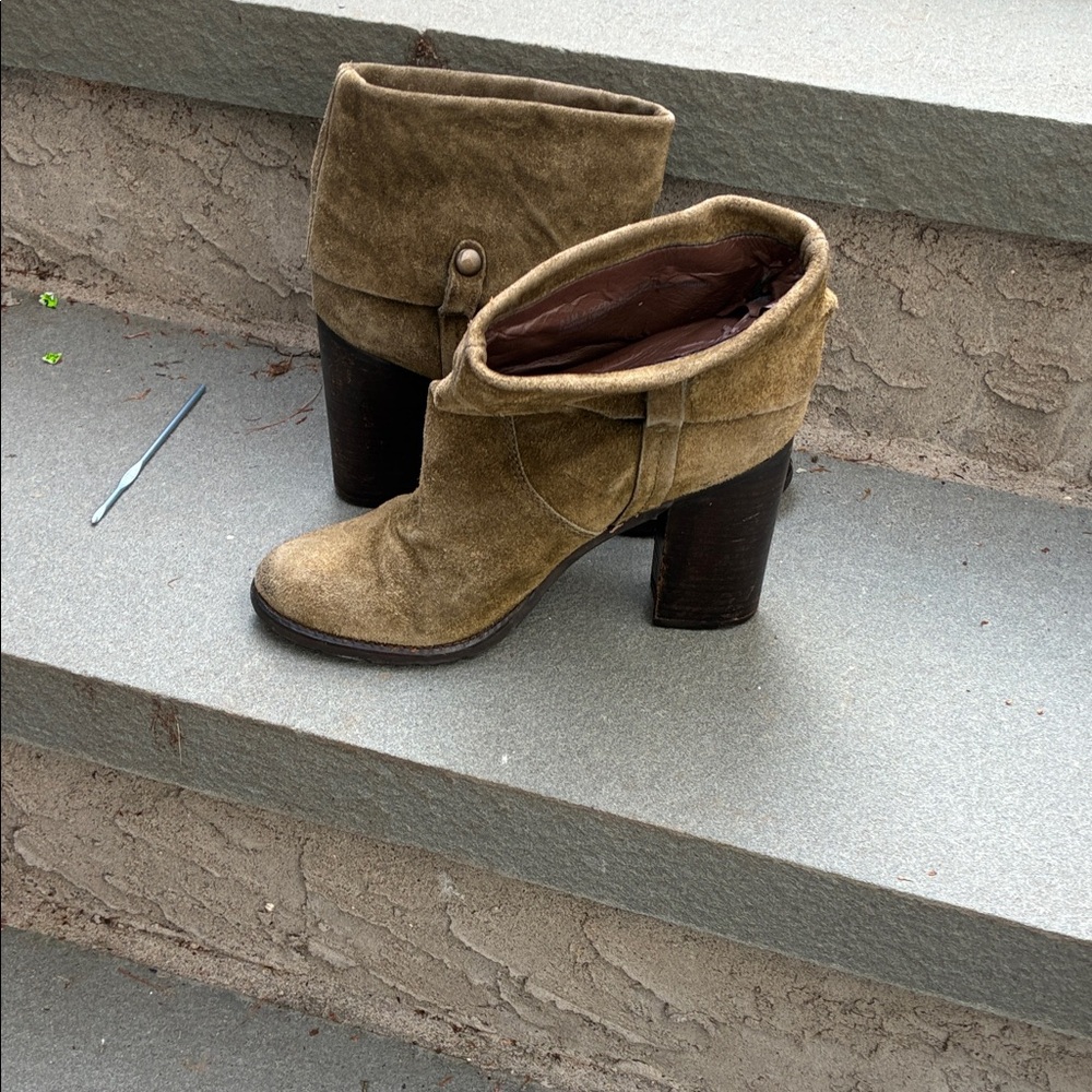 Franco Sarto Olive 3 1/2” Heels Suede Ankle Booties Excellent condition size 8.5